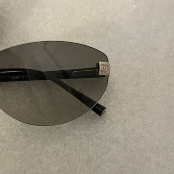 Rare Chanel Vintage 4069 Black Sunglasses - Picture 2 of 5